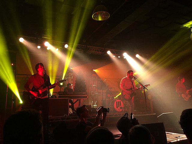 Manchester Orchestra performing live in 2017. 
